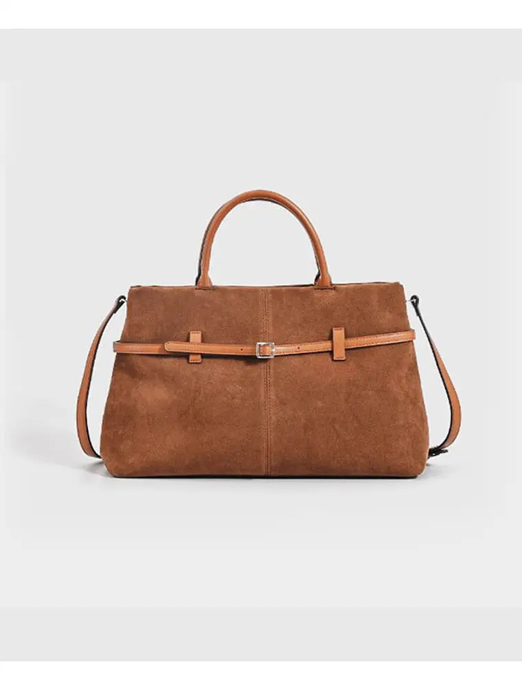 Bolso tote de gamuza con cinturón decorativo y asa tubular — volumen generoso, estilo sobrio 8
