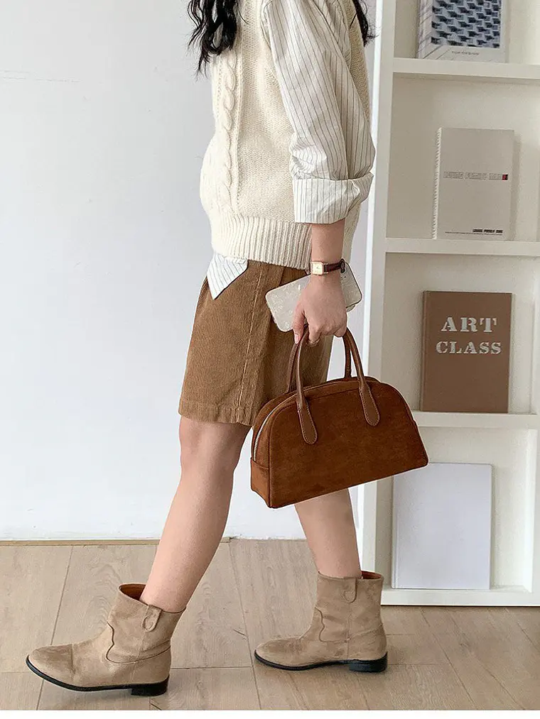 Bolso Boston de gamuza con asa tubular doble y cierre lateral — estilo retro occidental 1