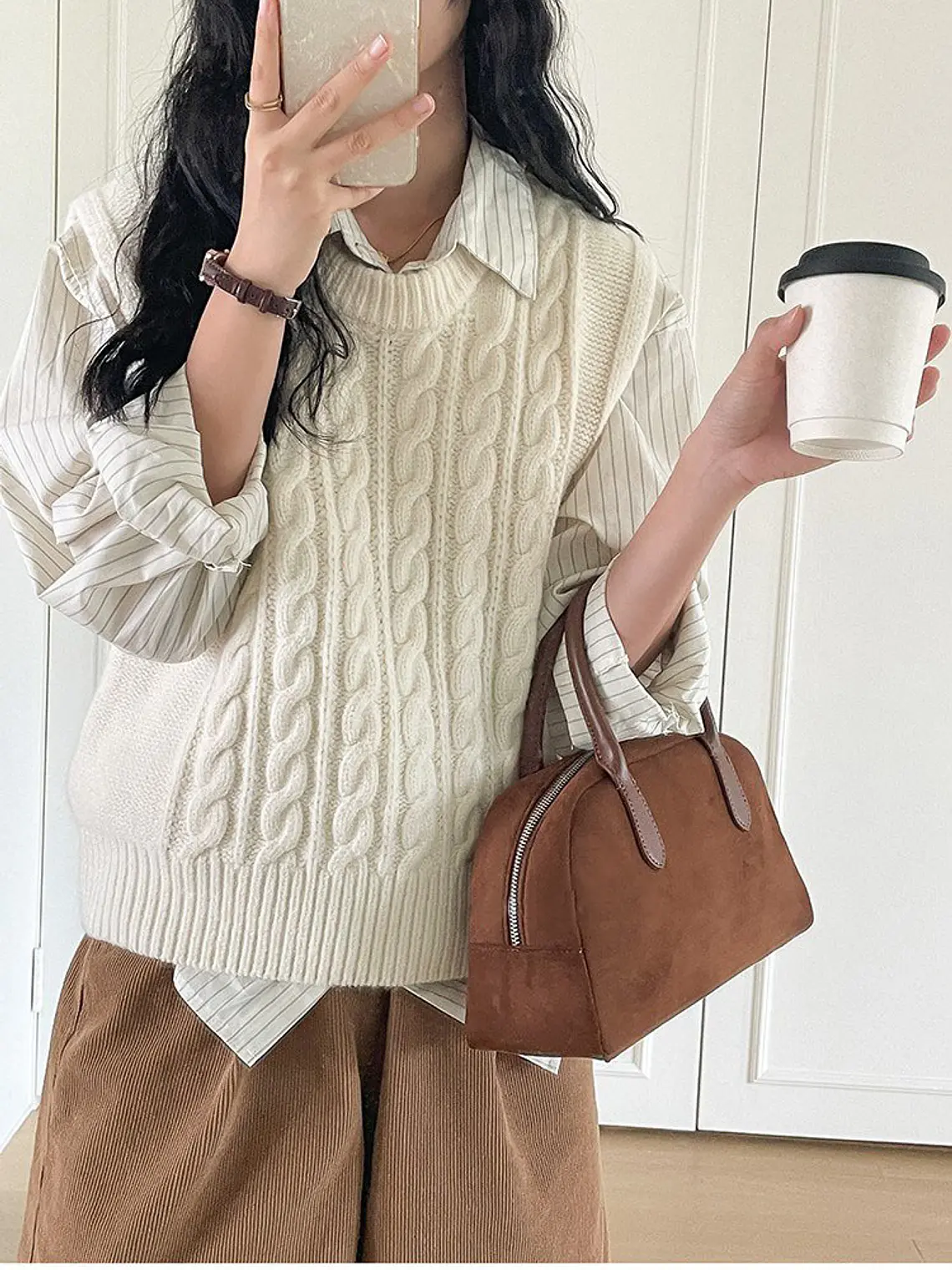 Bolso Boston de gamuza con asa tubular doble y cierre lateral — estilo retro occidental 3