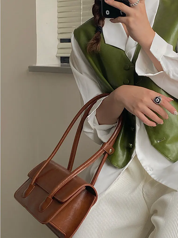 Bolso de hombro con solapa y cuero sintético con acabado tipo cera — estilo urbano clásico 4
