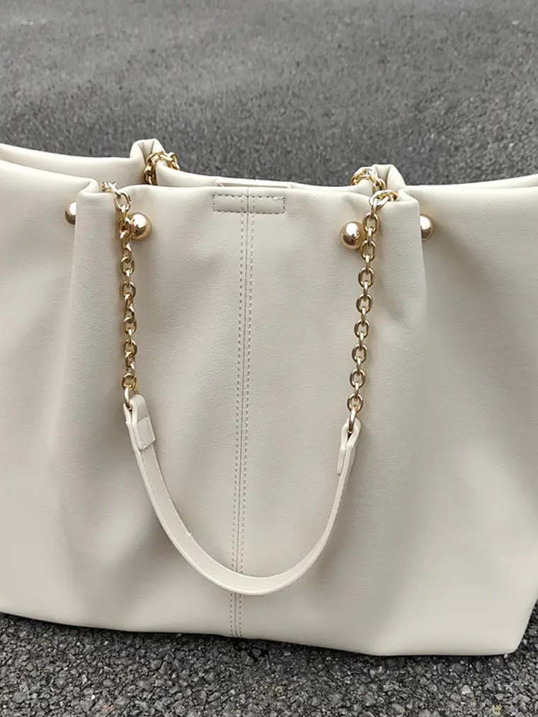 Bolso tote grande de cuero sintético con cadena dorada — estilo urbano amplio 2