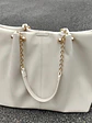 Bolso tote grande de cuero sintético con cadena dorada — estilo urbano amplio - Miniatura 2