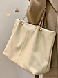 Bolso tote grande de cuero sintético con cadena dorada — estilo urbano amplio - Miniatura 4