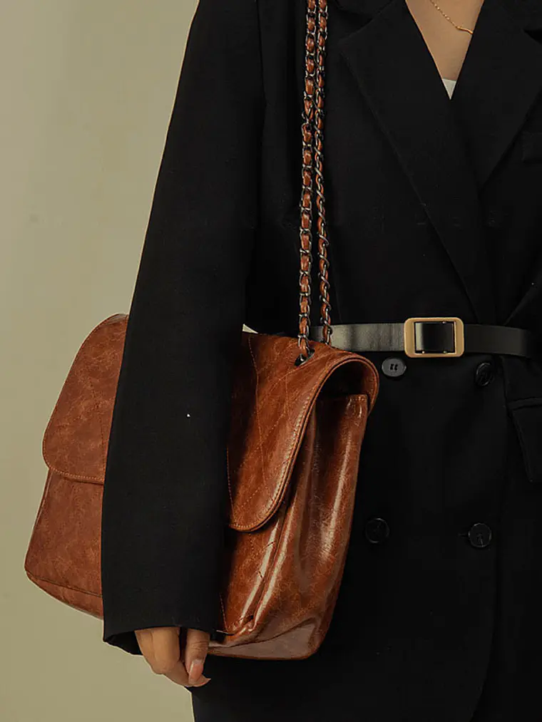 Bolso de cadena acolchado con cuero sintético envejecido y bolsillo trasero 1