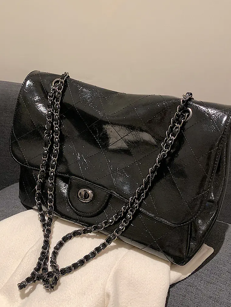 Bolso de cadena acolchado con cuero sintético envejecido y bolsillo trasero 7