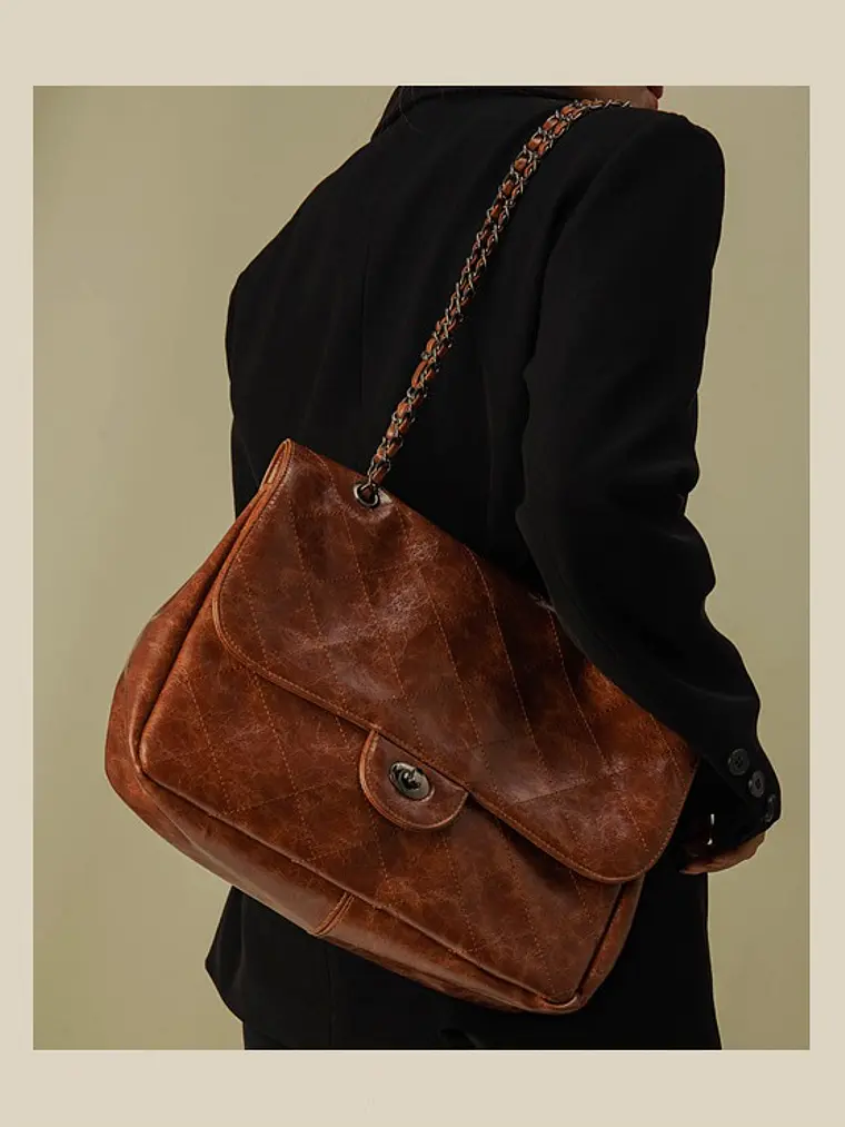 Bolso de cadena acolchado con cuero sintético envejecido y bolsillo trasero 6