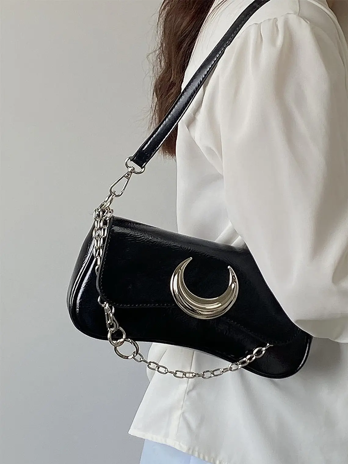 Bolso de hombro negro con luna plateada y cadena intercambiable 1