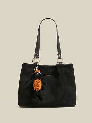 Bolso tote de terciopelo con textura rombo y colgante de ovejita