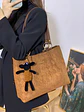 Bolso tote de terciopelo con textura rombo y colgante de ovejita - Miniatura 5