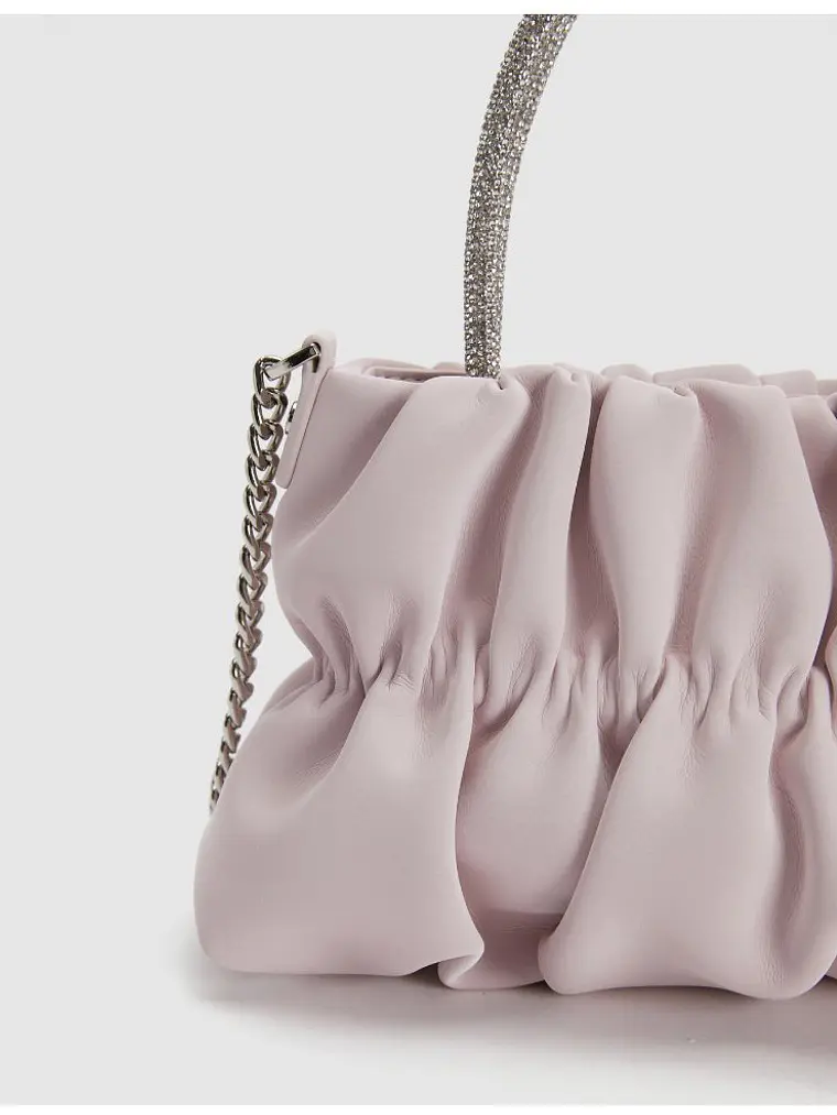 Bolso nube plisado con asa de strass y cadena plateada 7