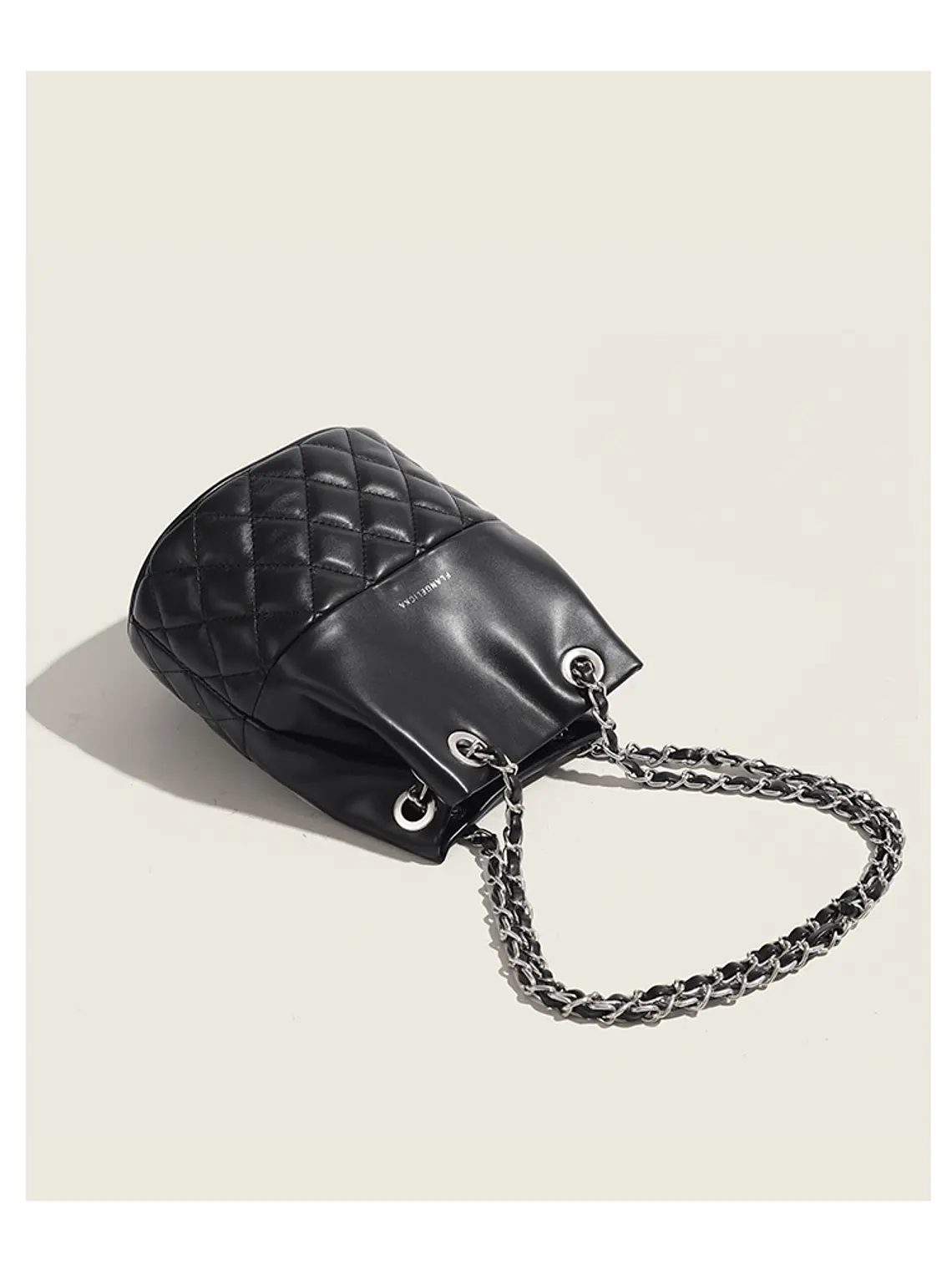 Bolso cubo acolchado rombo cadena plateada 3