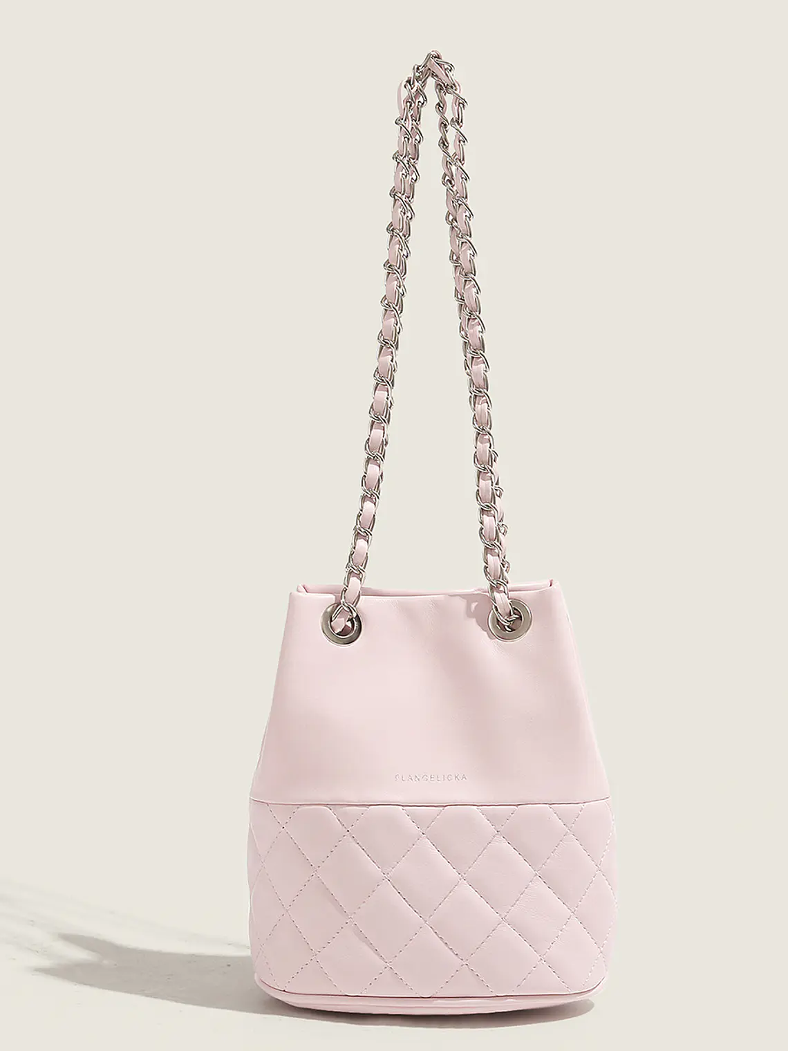 Bolso cubo acolchado rombo cadena plateada 7