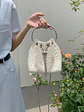 Bolso Cubo de Tela Fruncida con Asa de Cristal y Cadena Plateada - Miniatura 3