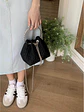 Bolso Cubo de Tela Fruncida con Asa de Cristal y Cadena Plateada - Miniatura 12