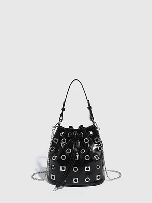 Bolso Bucket con Ojales Metálicos · Correa de Cadena · Estilo Urbano