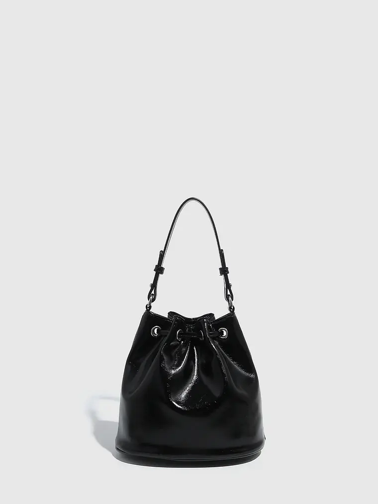 Bolso Bucket con Ojales Metálicos · Correa de Cadena · Estilo Urbano 2
