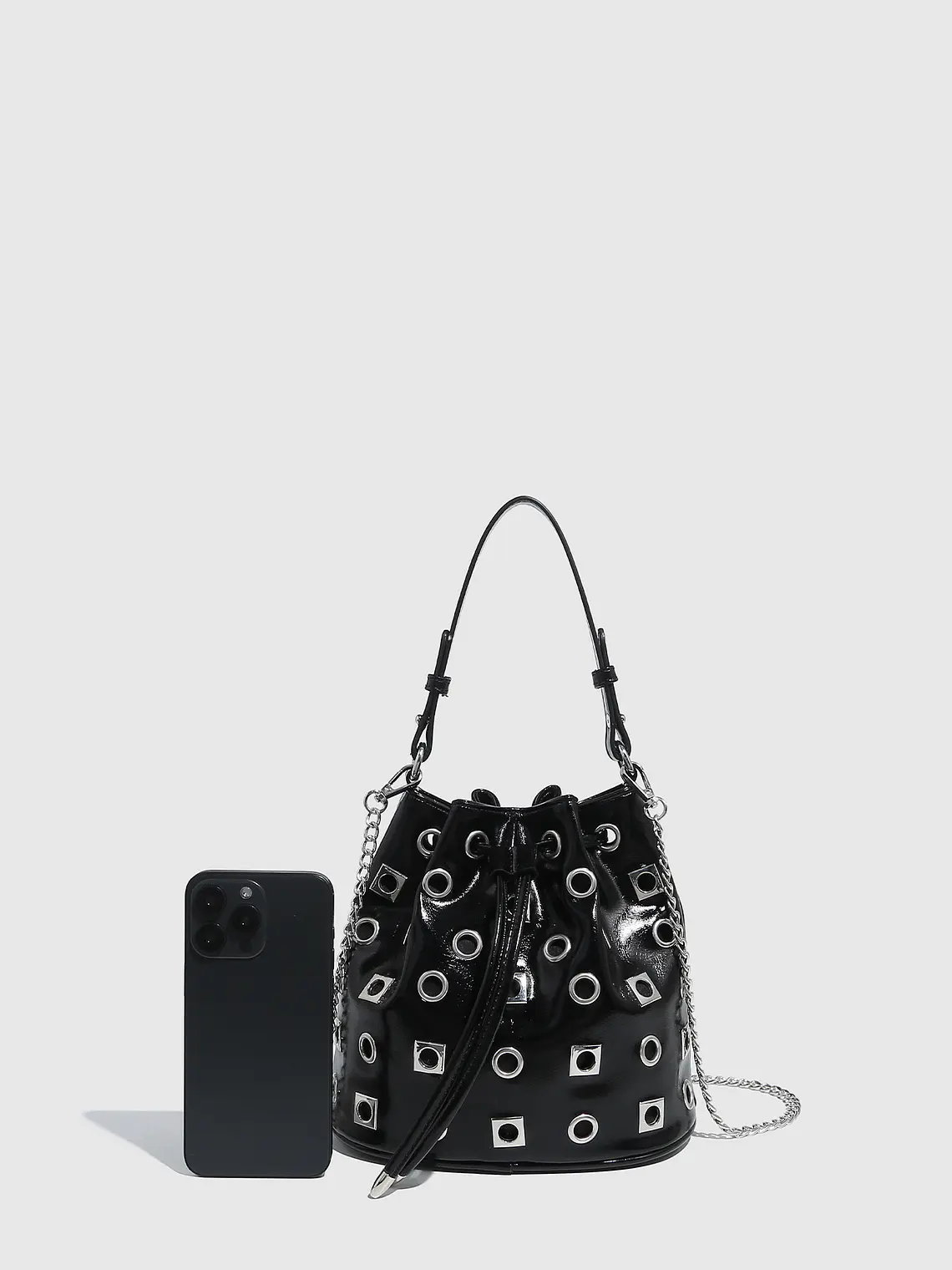 Bolso Bucket con Ojales Metálicos · Correa de Cadena · Estilo Urbano 3