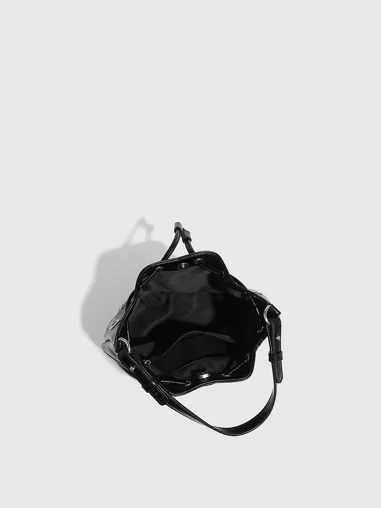 Bolso Bucket con Ojales Metálicos · Correa de Cadena · Estilo Urbano 4