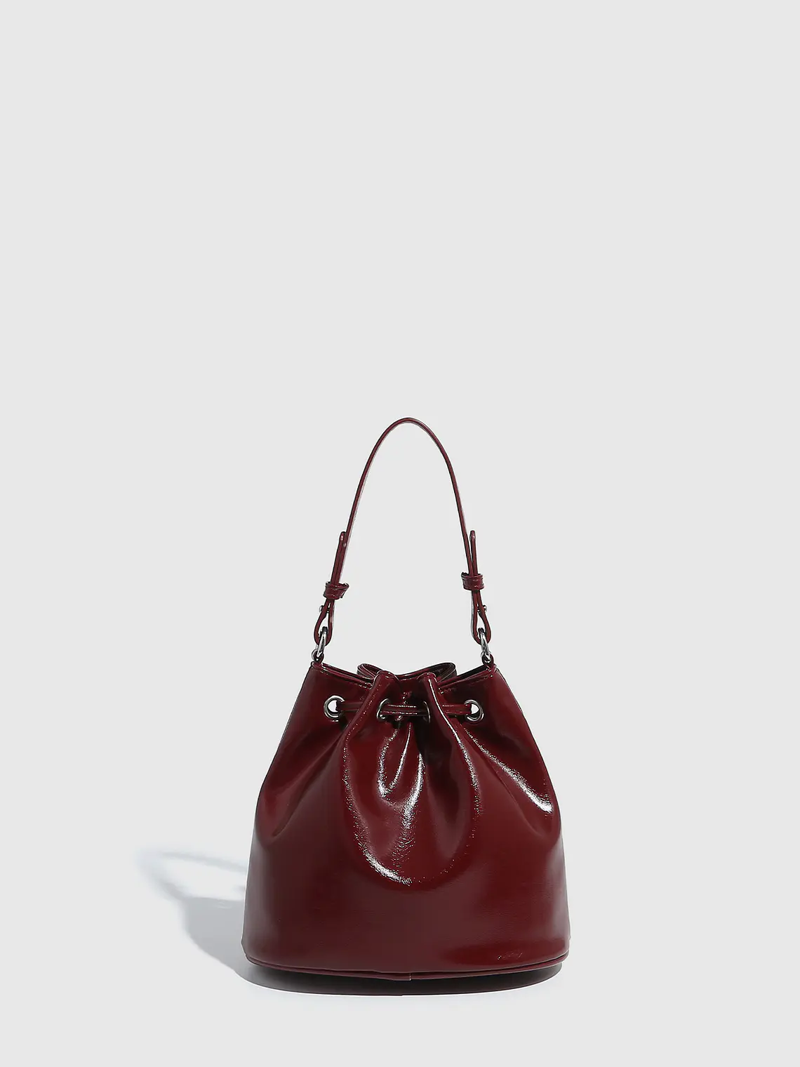 Bolso Bucket con Ojales Metálicos · Correa de Cadena · Estilo Urbano 7