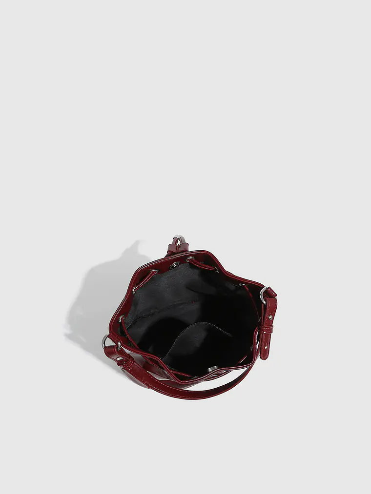 Bolso Bucket con Ojales Metálicos · Correa de Cadena · Estilo Urbano 9