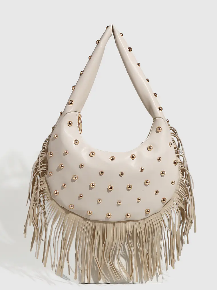 Bolso Hobo con Flecos y Tachas Doradas · Silueta Media Luna · Estilo Boho Urbano 5