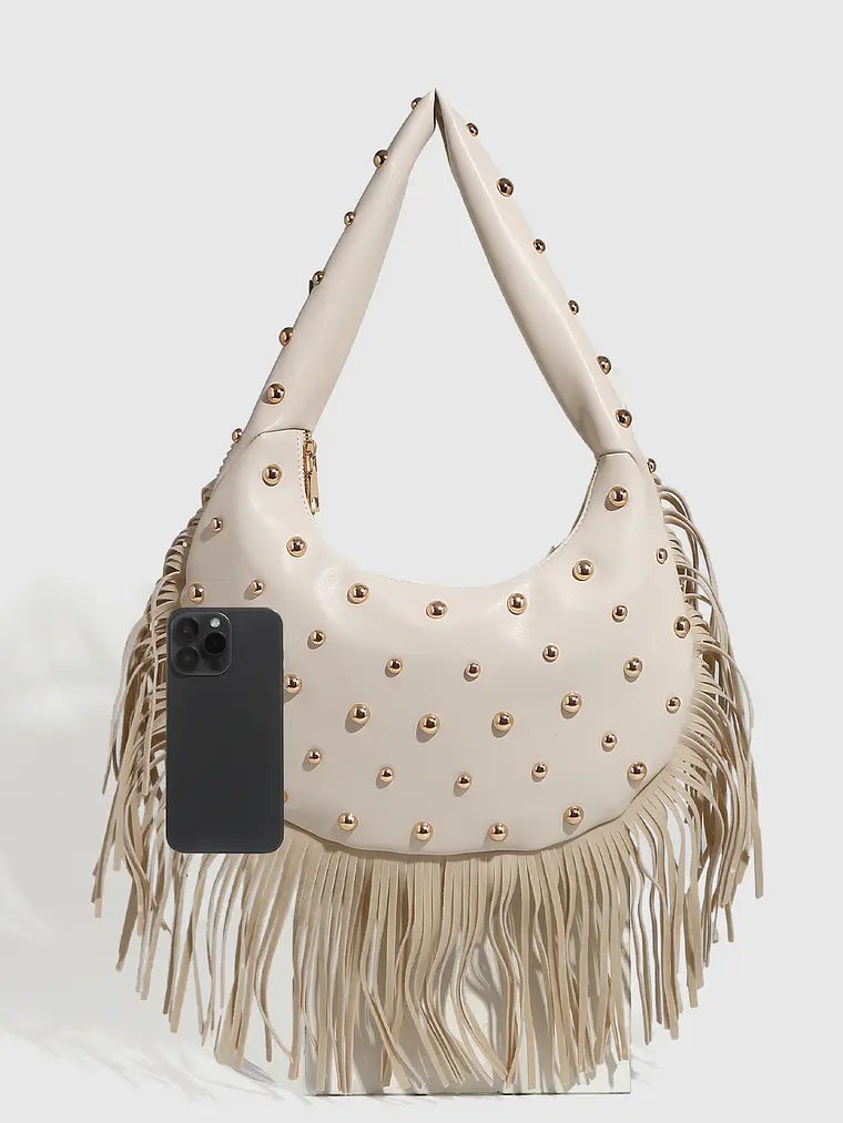 Bolso Hobo con Flecos y Tachas Doradas · Silueta Media Luna · Estilo Boho Urbano 6