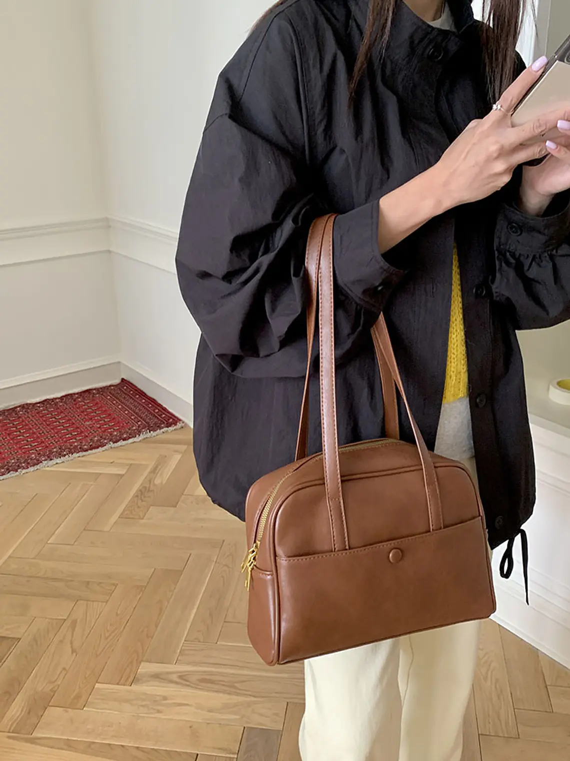 Bolso Bowling con Bolsillo Frontal · Asas Largas Dobles · Estilo Urbano Retro 12