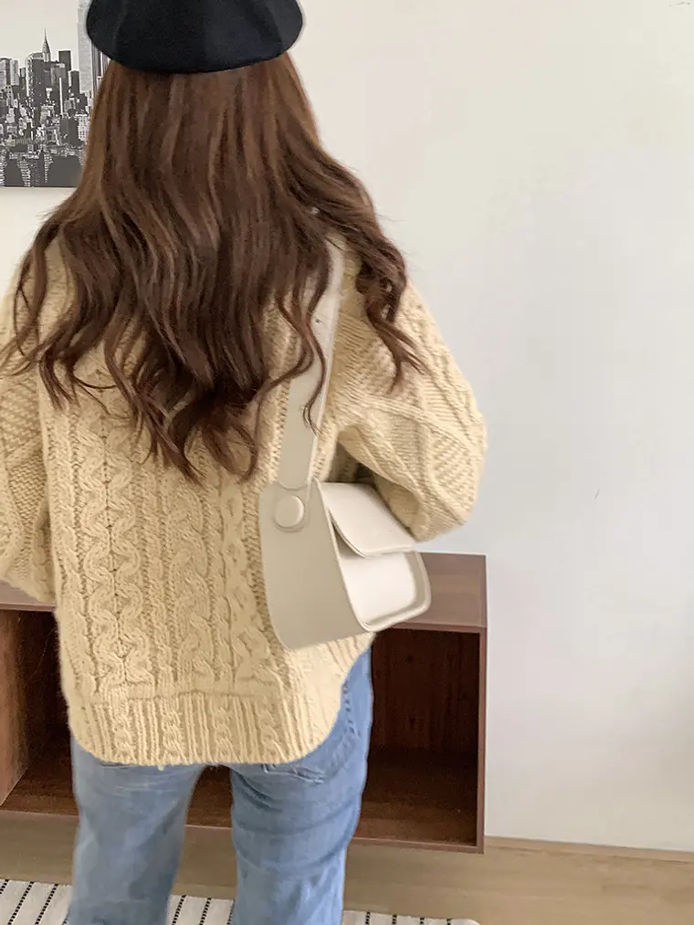Bandolera Rectangular con Solapa · Correa Ajustable · Estilo Minimalista Retro 6