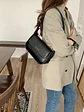 Bandolera Rectangular con Solapa · Correa Ajustable · Estilo Minimalista Retro - Miniatura 7