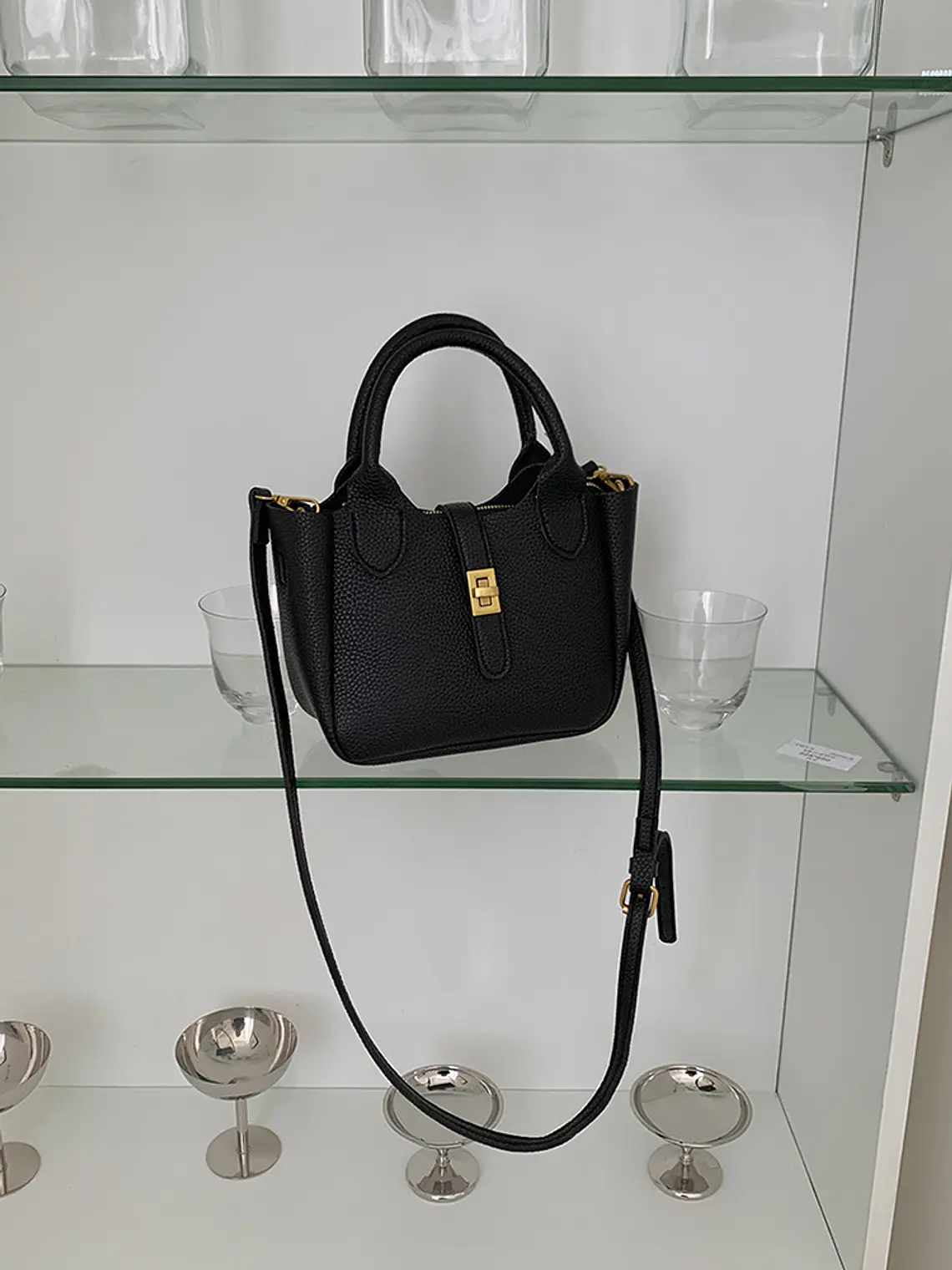 Bolso Tote Estructurado con Cierre Metálico · Correa Ajustable · Estilo Urbano Minimalista 1