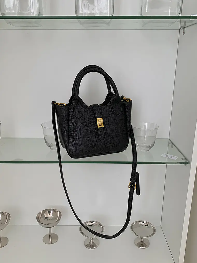 Bolso Tote Estructurado con Cierre Metálico · Correa Ajustable · Estilo Urbano Minimalista 1