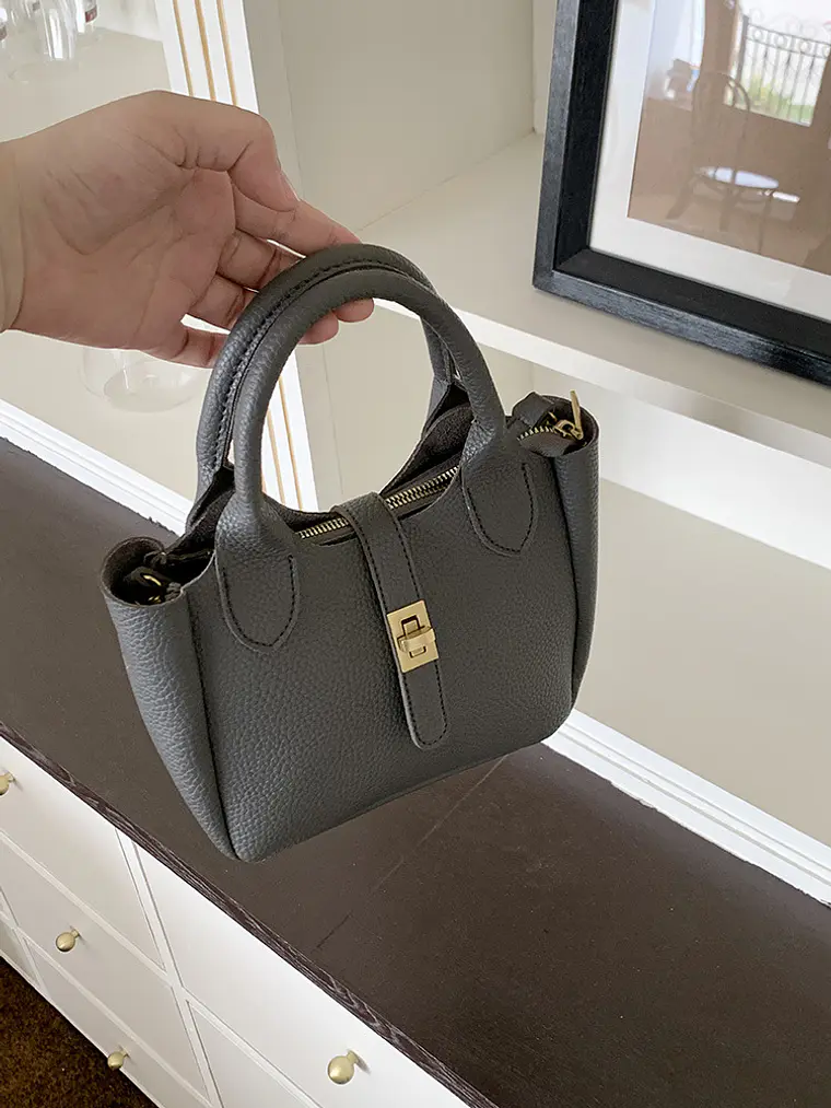 Bolso Tote Estructurado con Cierre Metálico · Correa Ajustable · Estilo Urbano Minimalista 6
