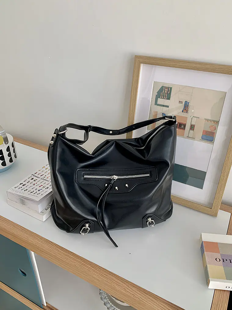Bolso Hobo Grande con Bolsillo Frontal · Herrajes Metálicos · Estilo Urbano Motero 4