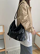Bolso Hobo Grande con Bolsillo Frontal · Herrajes Metálicos · Estilo Urbano Motero - Miniatura 7