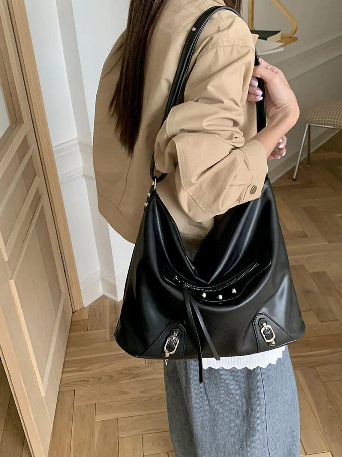 Bolso Hobo Grande con Bolsillo Frontal · Herrajes Metálicos · Estilo Urbano Motero 6