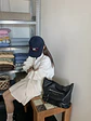 Bolso Hobo Grande con Bolsillo Frontal · Herrajes Metálicos · Estilo Urbano Motero - Miniatura 2