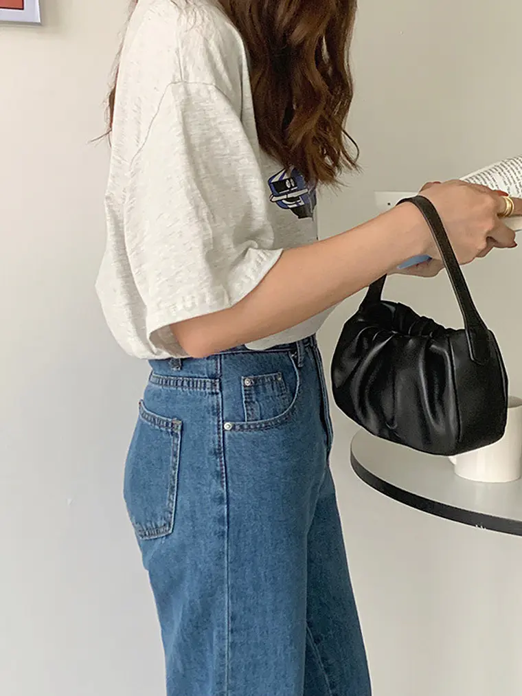 Bolso Mini Fruncido con Asa Curva · Pliegues Suaves · Estilo Minimalista 3