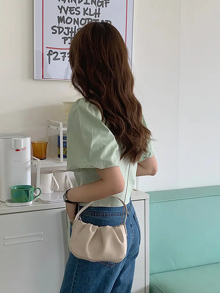 Bolso Mini Fruncido con Asa Curva · Pliegues Suaves · Estilo Minimalista 7