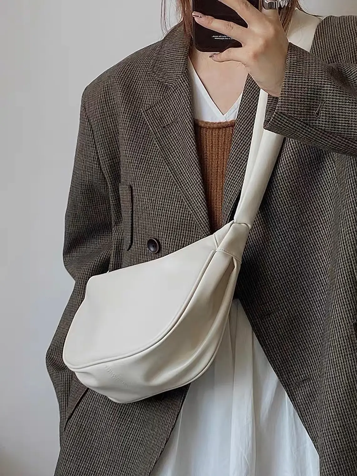 Bolso Hobo Curvo con Correa Ancha · Cierre de Aro Metálico · Estilo Urbano 2