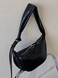 Bolso Hobo Curvo con Correa Ancha · Cierre de Aro Metálico · Estilo Urbano - Miniatura 6