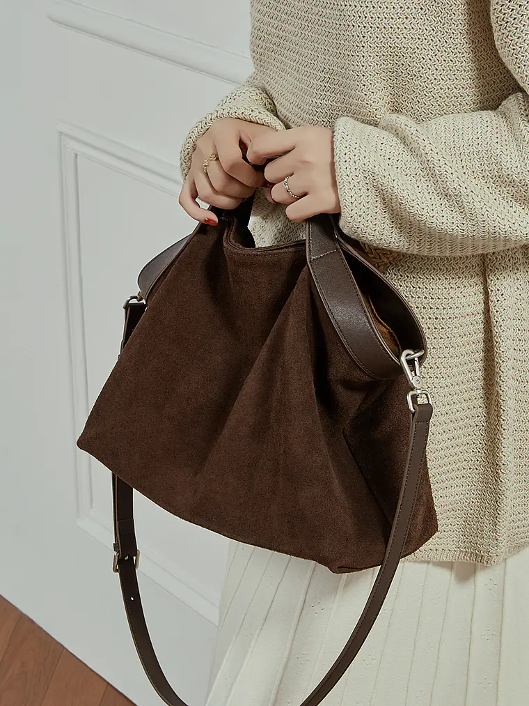 Bolso Tote de Gamuza con Caída Natural · Asas Dobles 19