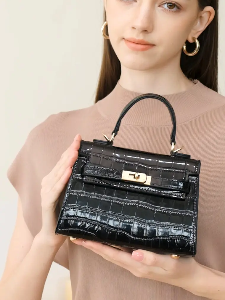 Mini Bolso Estructurado Croco · Cierre Metálico Dorado 3