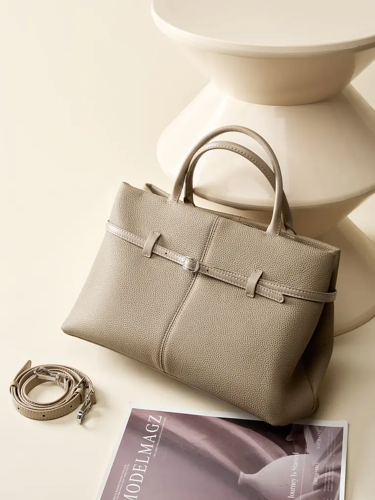 Bolso Tote de Cuero · Cinturón Frontal · Elegancia Estructurada 7