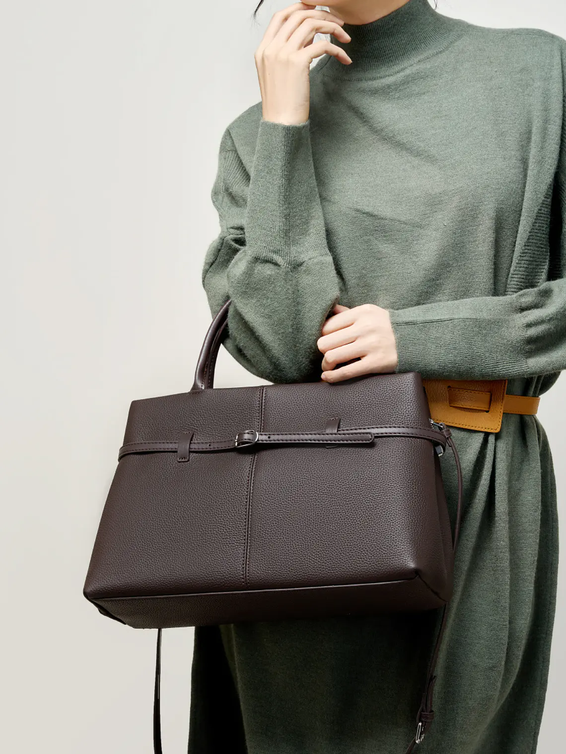 Bolso Tote de Cuero · Cinturón Frontal · Elegancia Estructurada 3