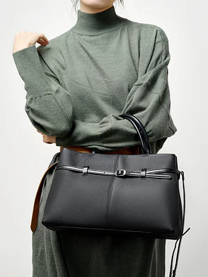 Bolso Tote de Cuero · Cinturón Frontal · Elegancia Estructurada