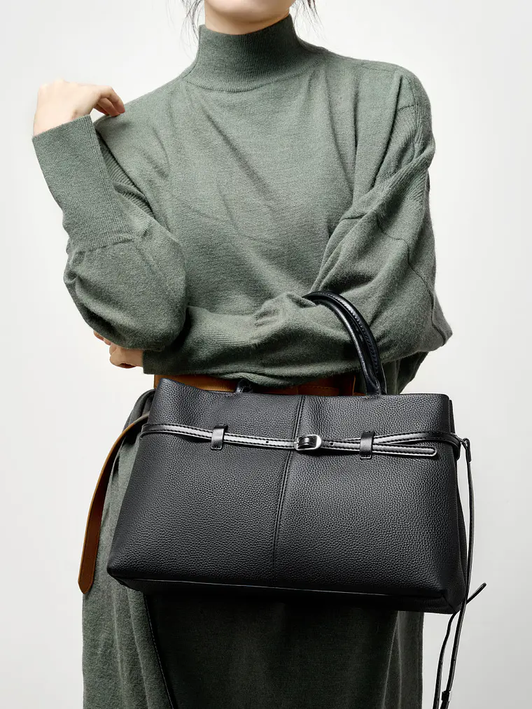 Bolso Tote de Cuero · Cinturón Frontal · Elegancia Estructurada 1