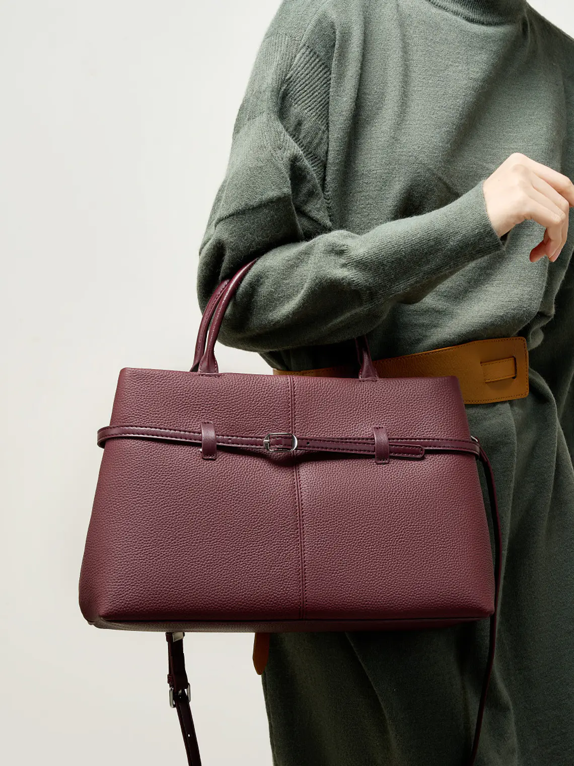 Bolso Tote de Cuero · Cinturón Frontal · Elegancia Estructurada 5