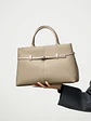 Bolso Tote de Cuero · Cinturón Frontal · Elegancia Estructurada - Miniatura 8