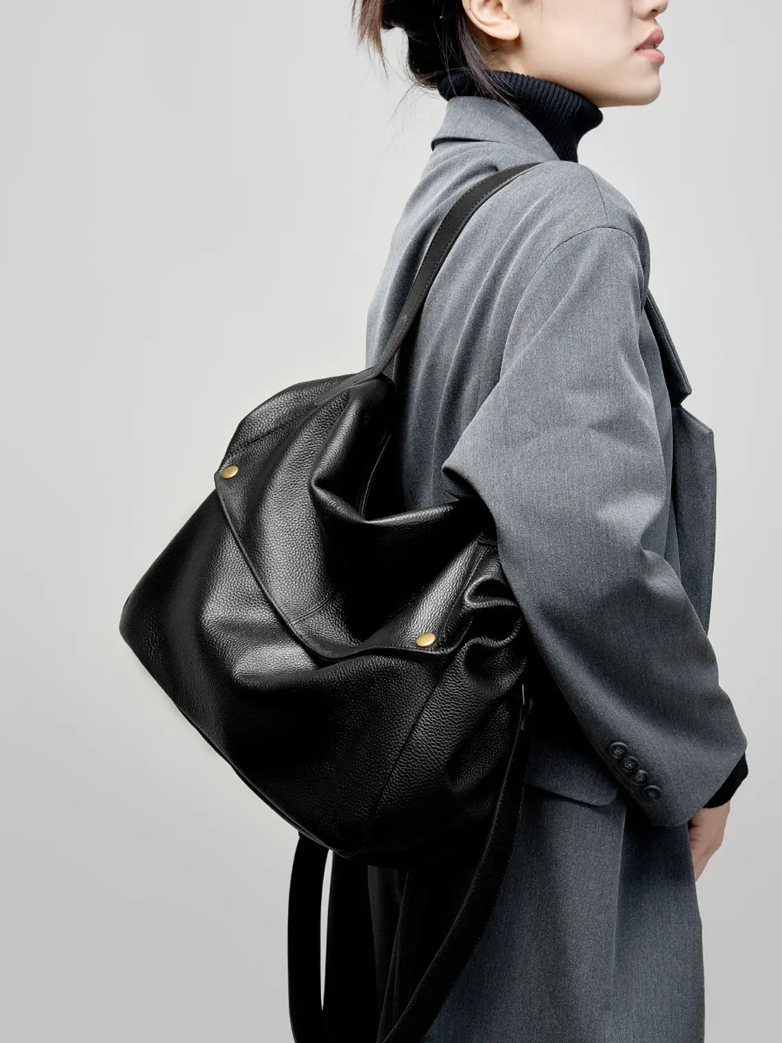 Bolso Hobo de Cuero · Solapa Suave · Volumen Relajado 12