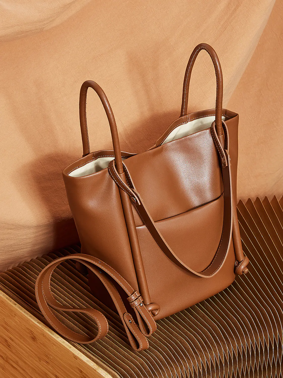 Bolso Tote de Cuero · Silueta Vertical 14